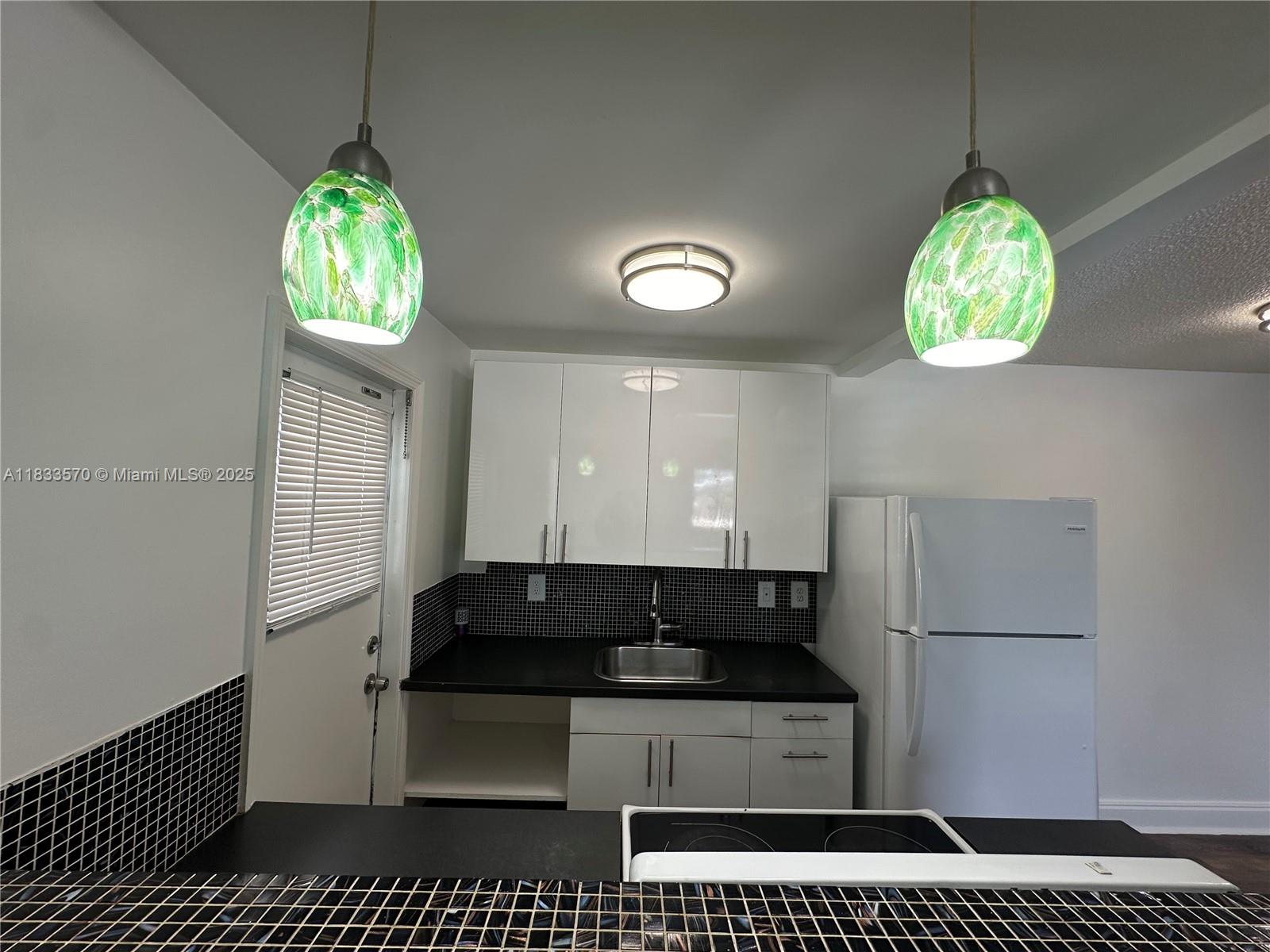 HOLLYWOOD PARK - Residential Lease