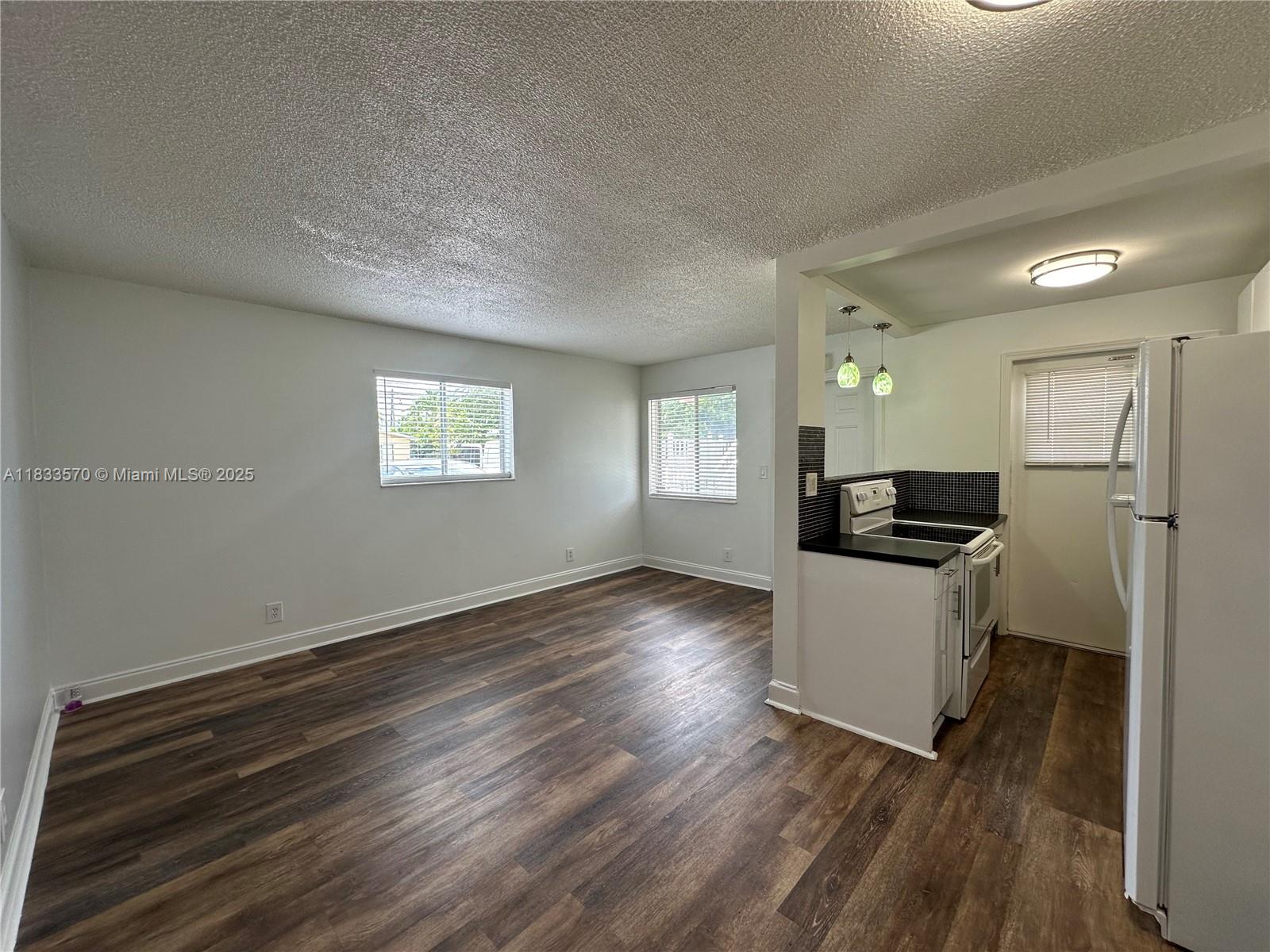HOLLYWOOD PARK - Residential Lease