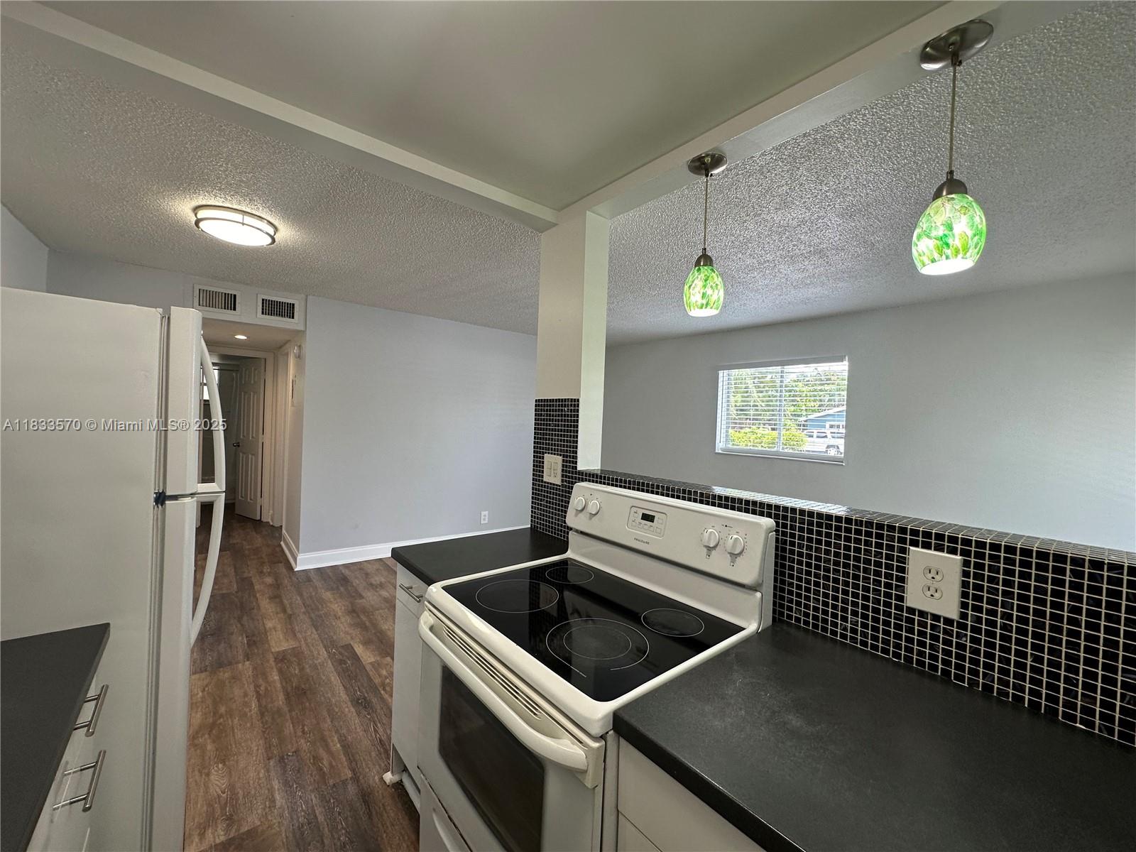 HOLLYWOOD PARK - Residential Lease
