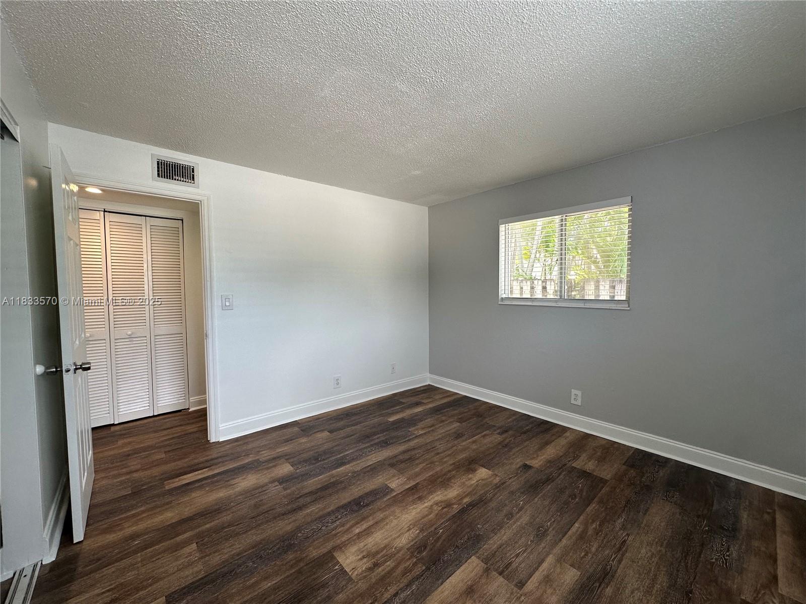 HOLLYWOOD PARK - Residential Lease