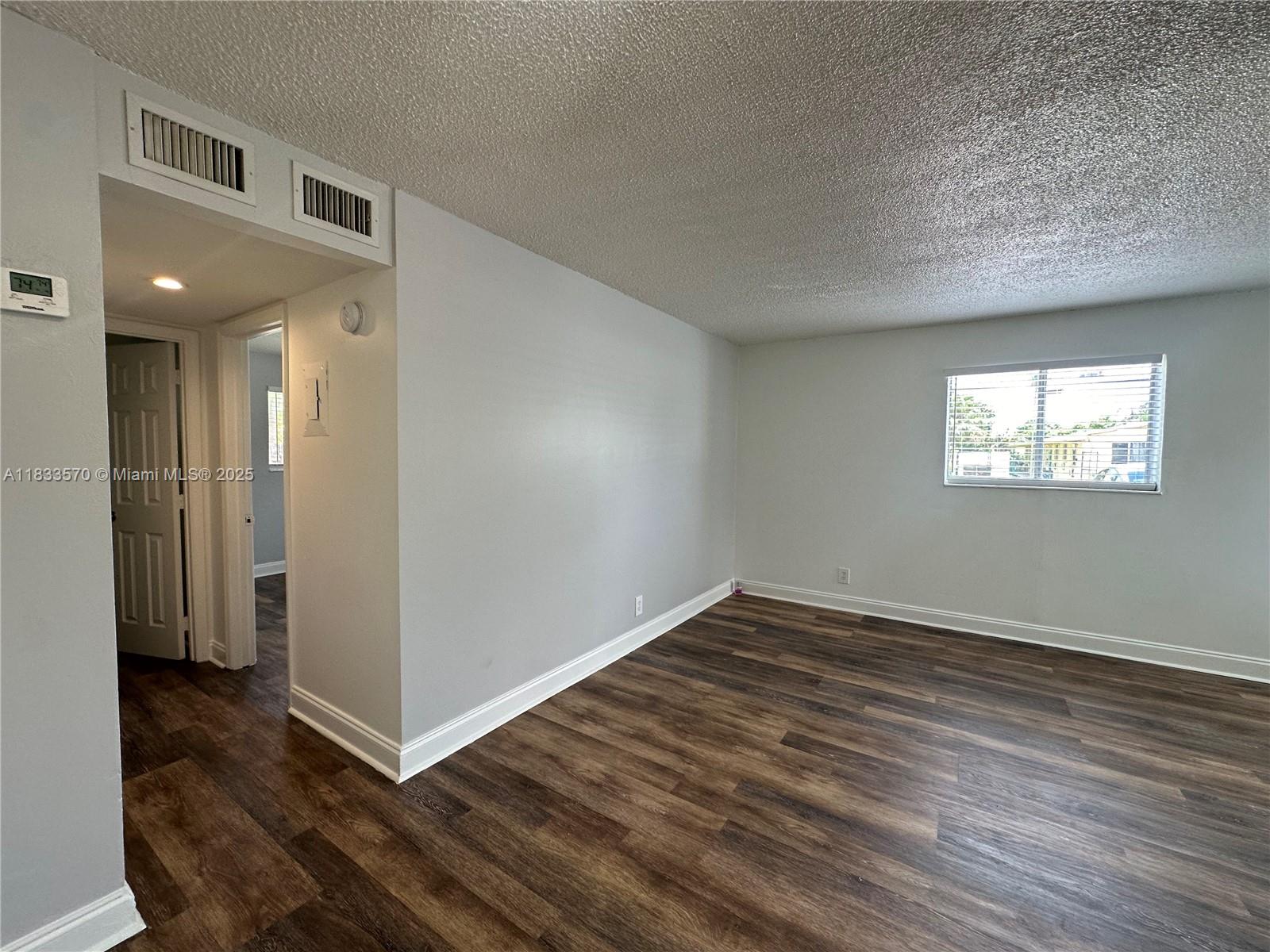 HOLLYWOOD PARK - Residential Lease