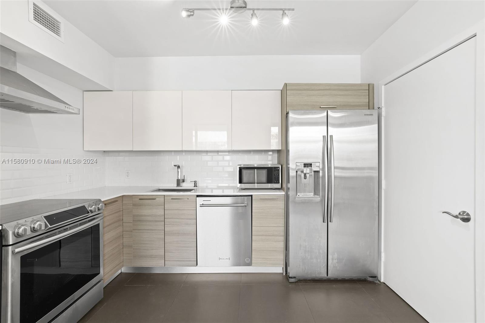 THE WAVERLY AT SOUTH BEAC - Residential