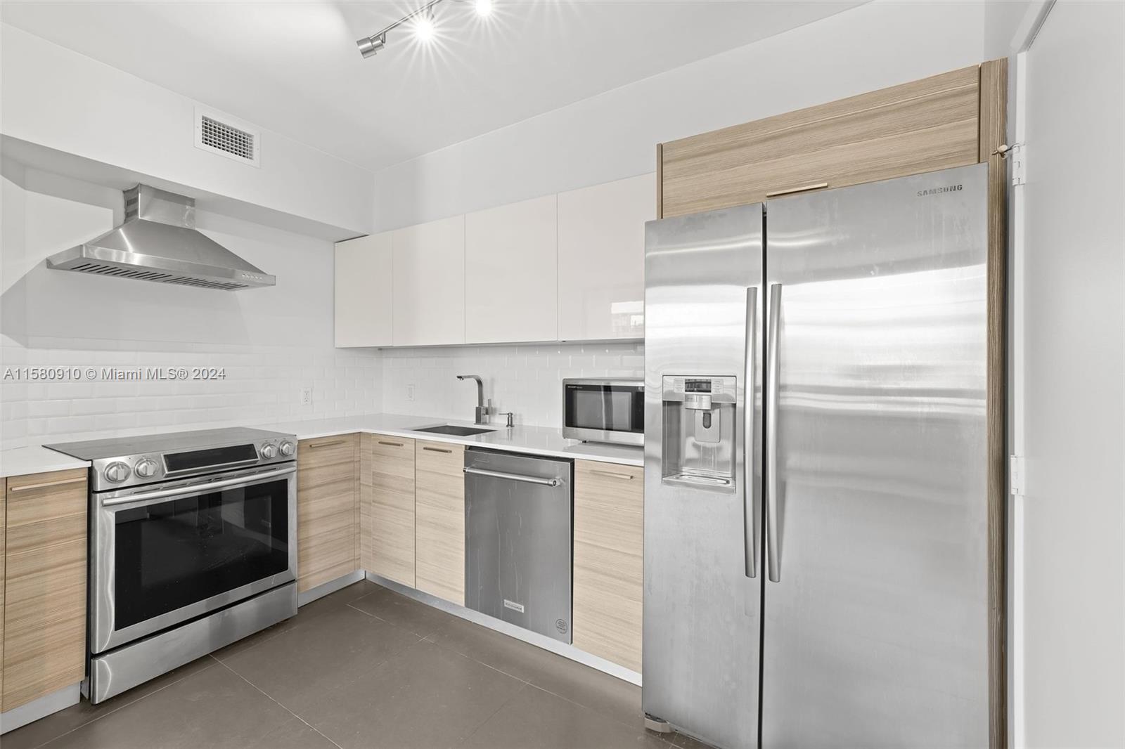 THE WAVERLY AT SOUTH BEAC - Residential