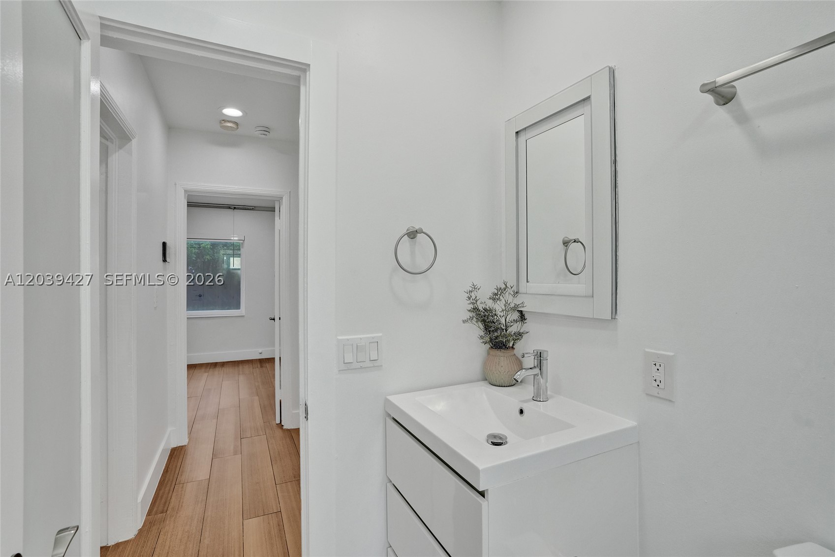 BRENTWOOD REV PL - Residential Lease
