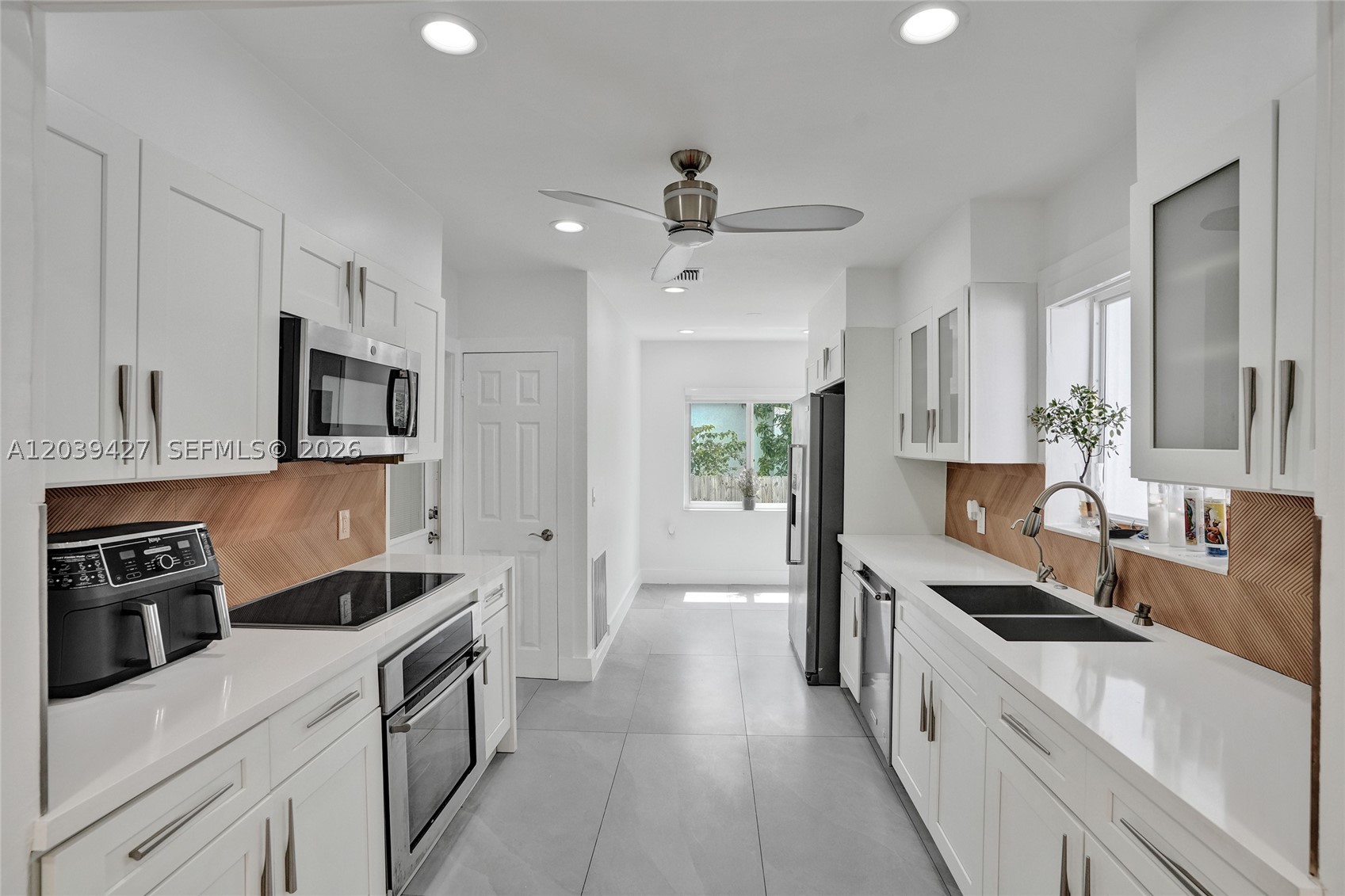 BRENTWOOD REV PL - Residential Lease