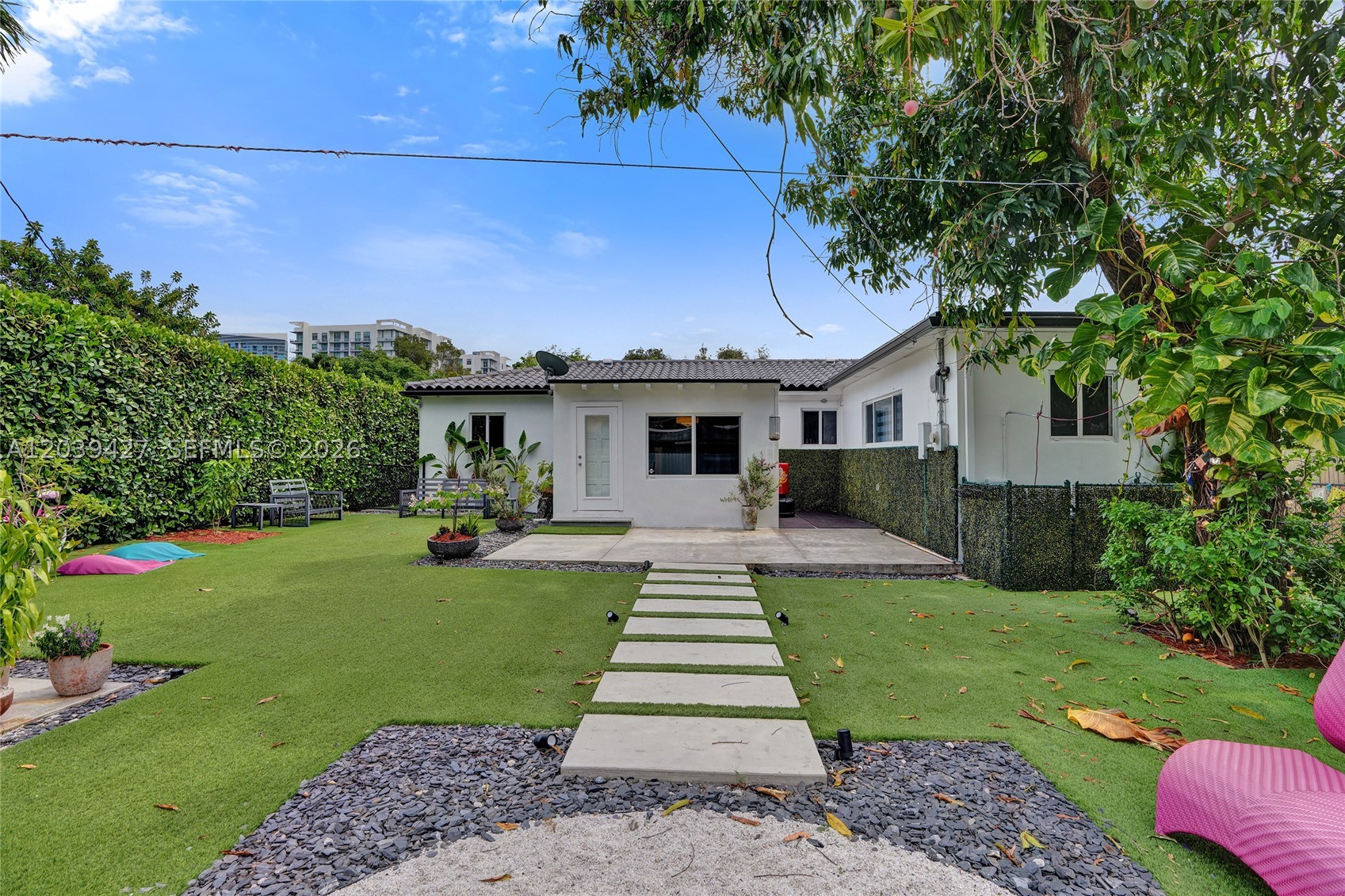 BRENTWOOD REV PL - Residential Lease