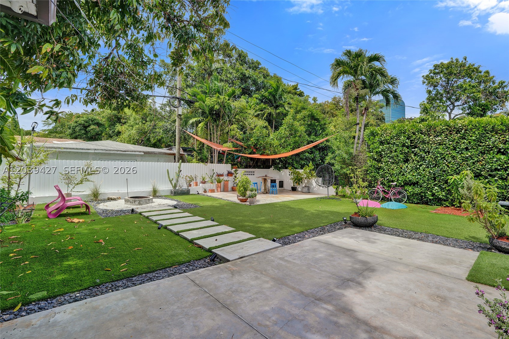BRENTWOOD REV PL - Residential Lease