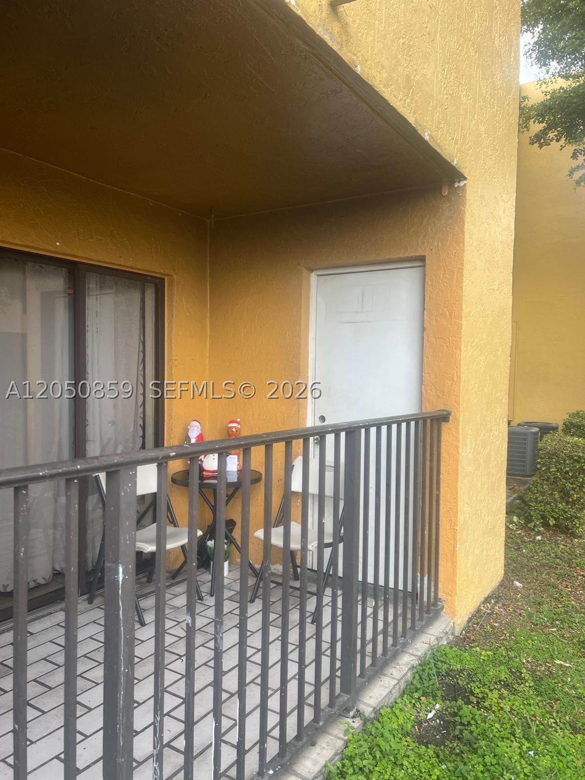 SOLEIL LAKE CONDO - Residential Lease