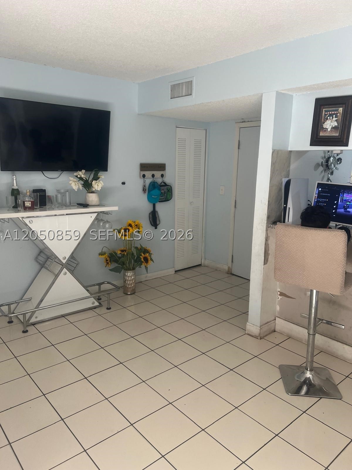 SOLEIL LAKE CONDO - Residential Lease
