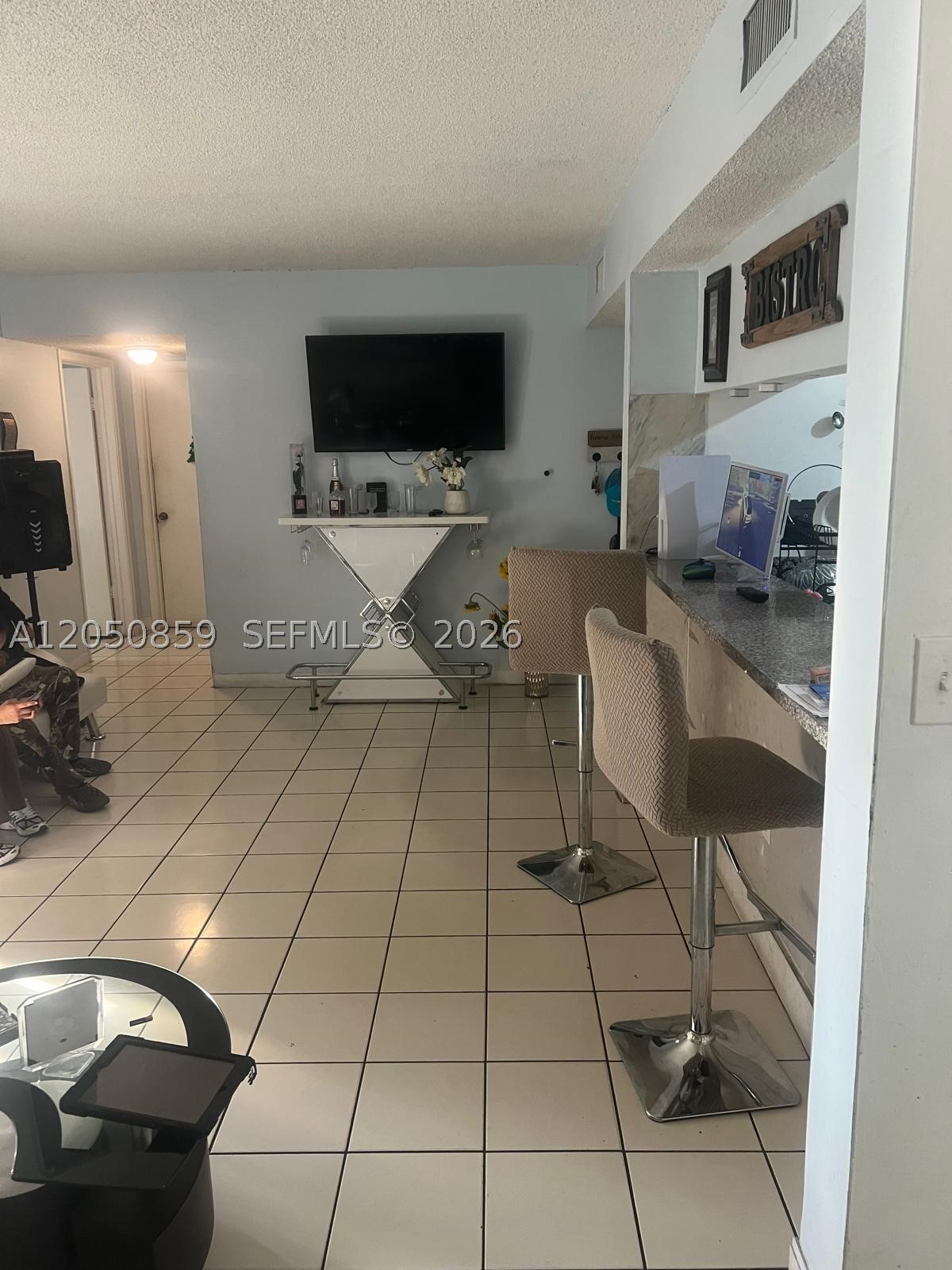 SOLEIL LAKE CONDO - Residential Lease