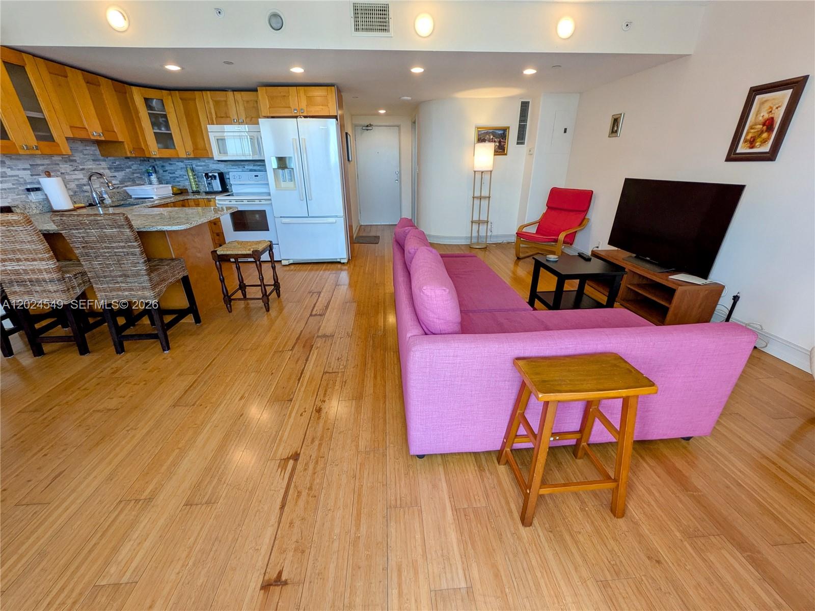 HOME TOWER CONDO - Residential