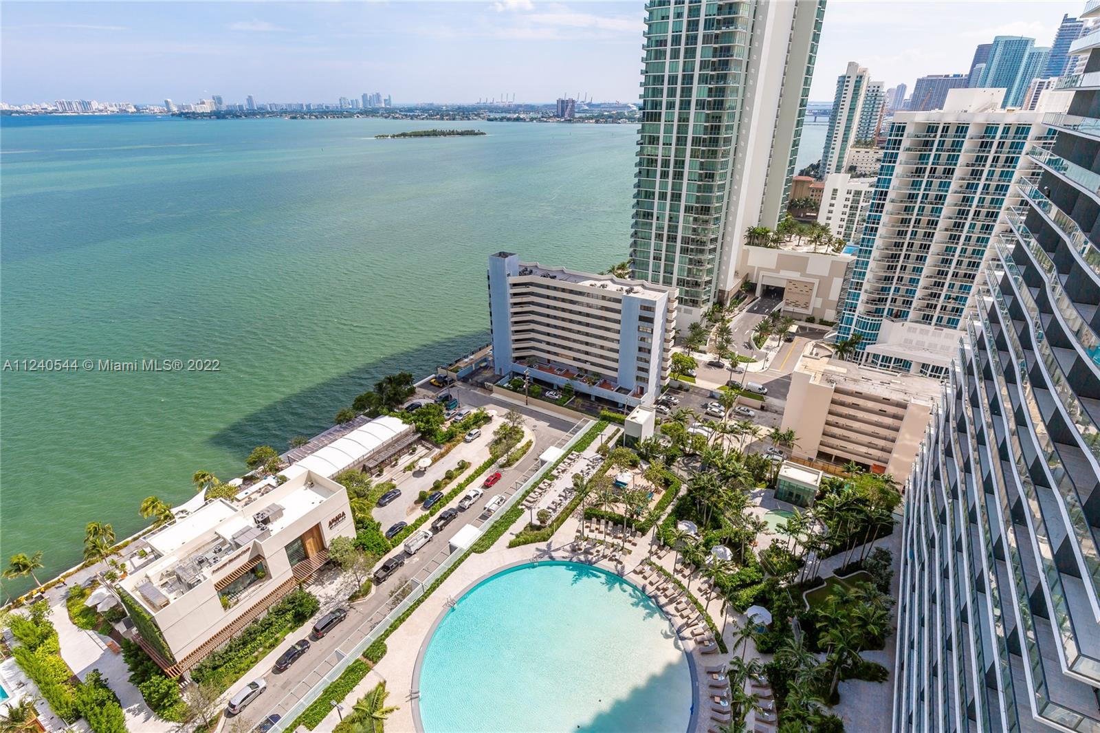 LIVE IN LUXURY BUILDING… PARAISO BAY CONDO!!! STUNNING DIRECT BAY & SKYLINE VIEWS. 2 BEDS, 3 BATHS, PRIVATE ELEVATOR, PORCELAIN FLOORS, SPACIOUS CLOSET, SUB-ZERO AND BOSCH APPLIANCES, OVERSIZED BALCONY, AMAZING AMENITIES: 2 POOLS, WINE CELLAR & TASTING SALON, CIGAR LOUNGE WITH PRIVATE HUMIDORS, KID’S GAME ROOM WITH MULTIMEDIA FACILITIES, GORGEOUS PARTY ROOM, MOVIE THEATER, TENNIS COURTS. THE HAVE AMARA RESTAURANT BY BEARD AWARD WINNING CHEF MICHAEL SWCHARTZ, & LANDSCAPE DESIGN BY ENZO ENEA!!