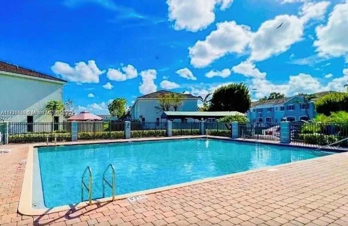VENETIA GROVE - Residential Lease