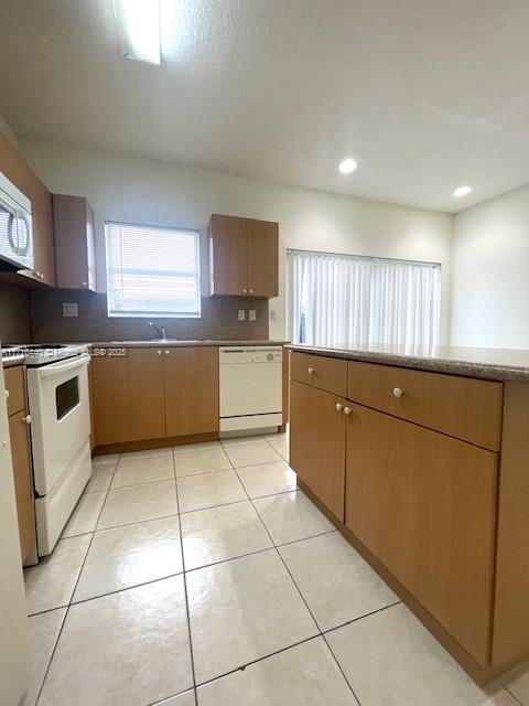 VENETIA GROVE - Residential Lease