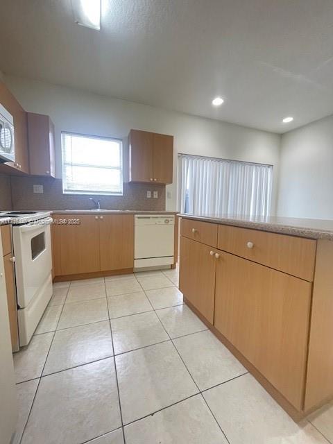 VENETIA GROVE - Residential Lease