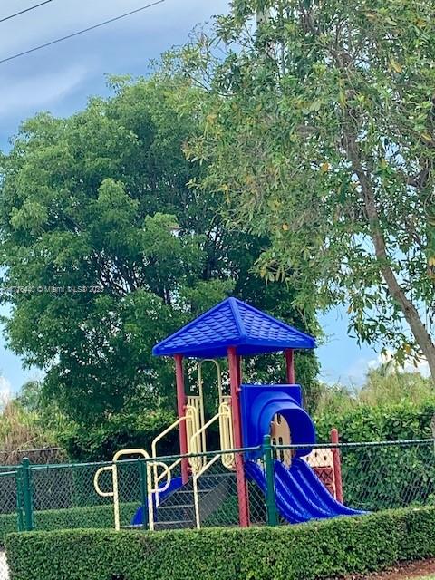 VENETIA GROVE - Residential Lease