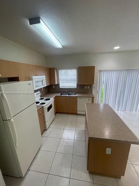 VENETIA GROVE - Residential Lease