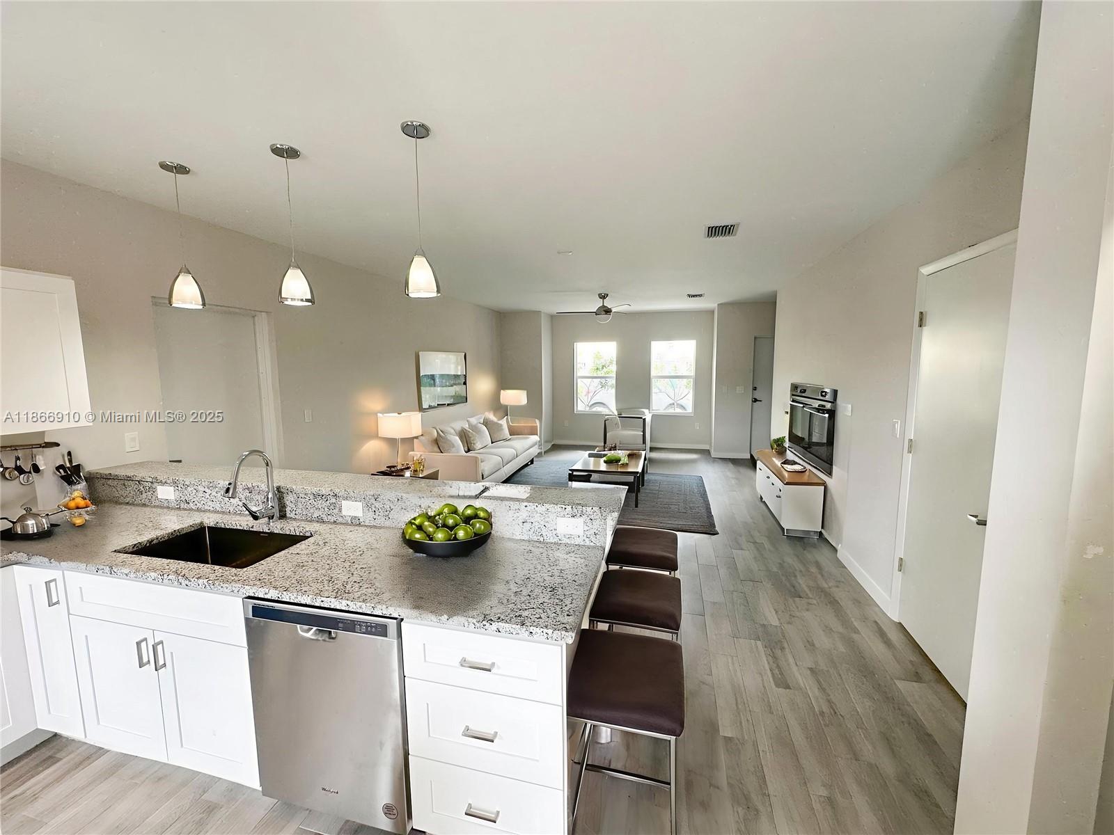 GEO M PHIPPENS SUB IN - Residential Lease