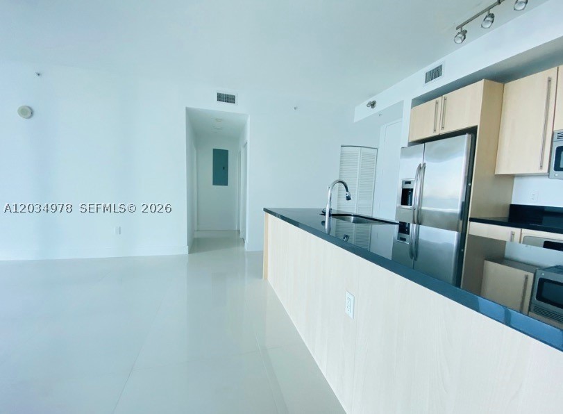 THE AXIS ON BRICKELL COND - Residential Lease