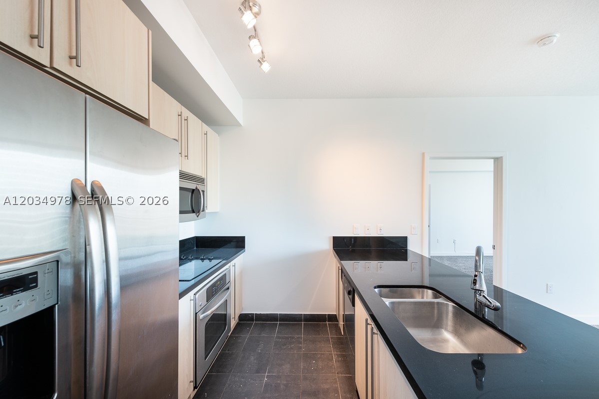 THE AXIS ON BRICKELL COND - Residential Lease