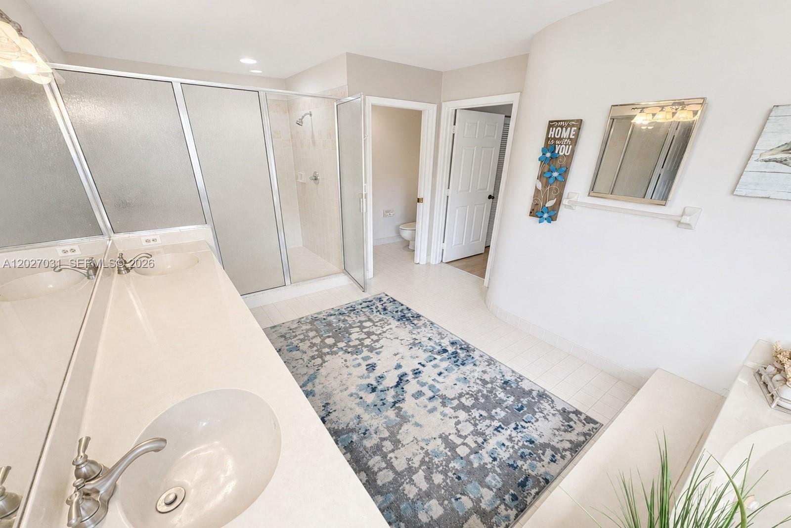 EMBASSY LAKES - Residential