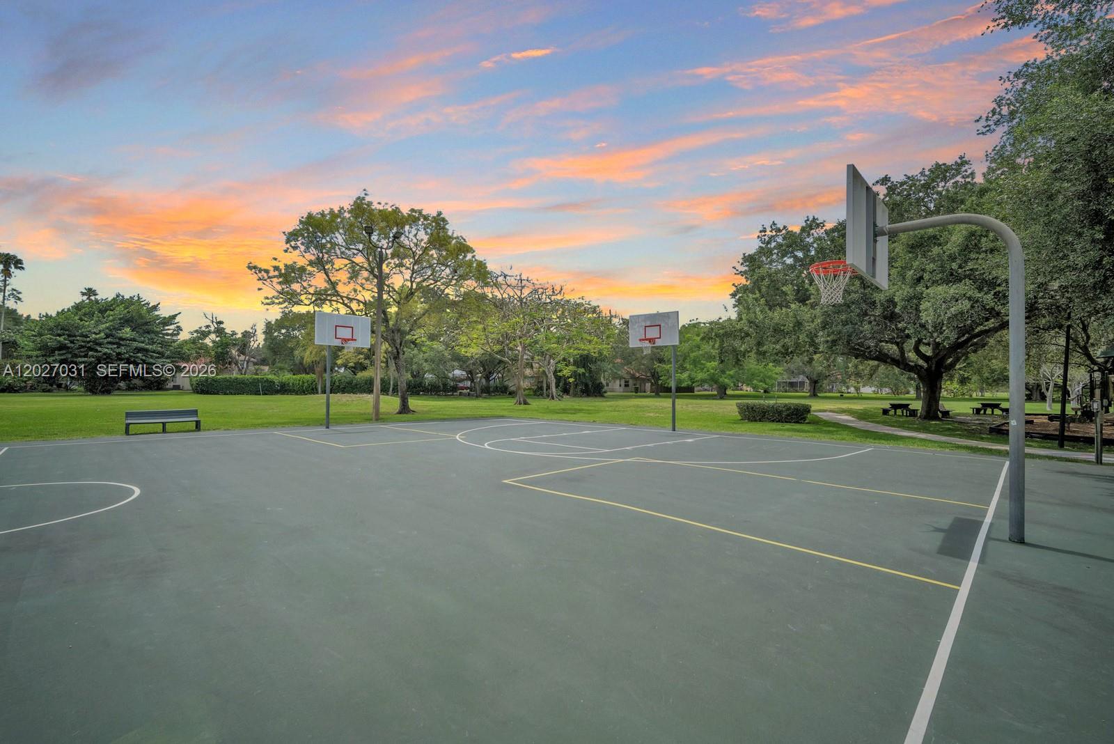 EMBASSY LAKES - Residential