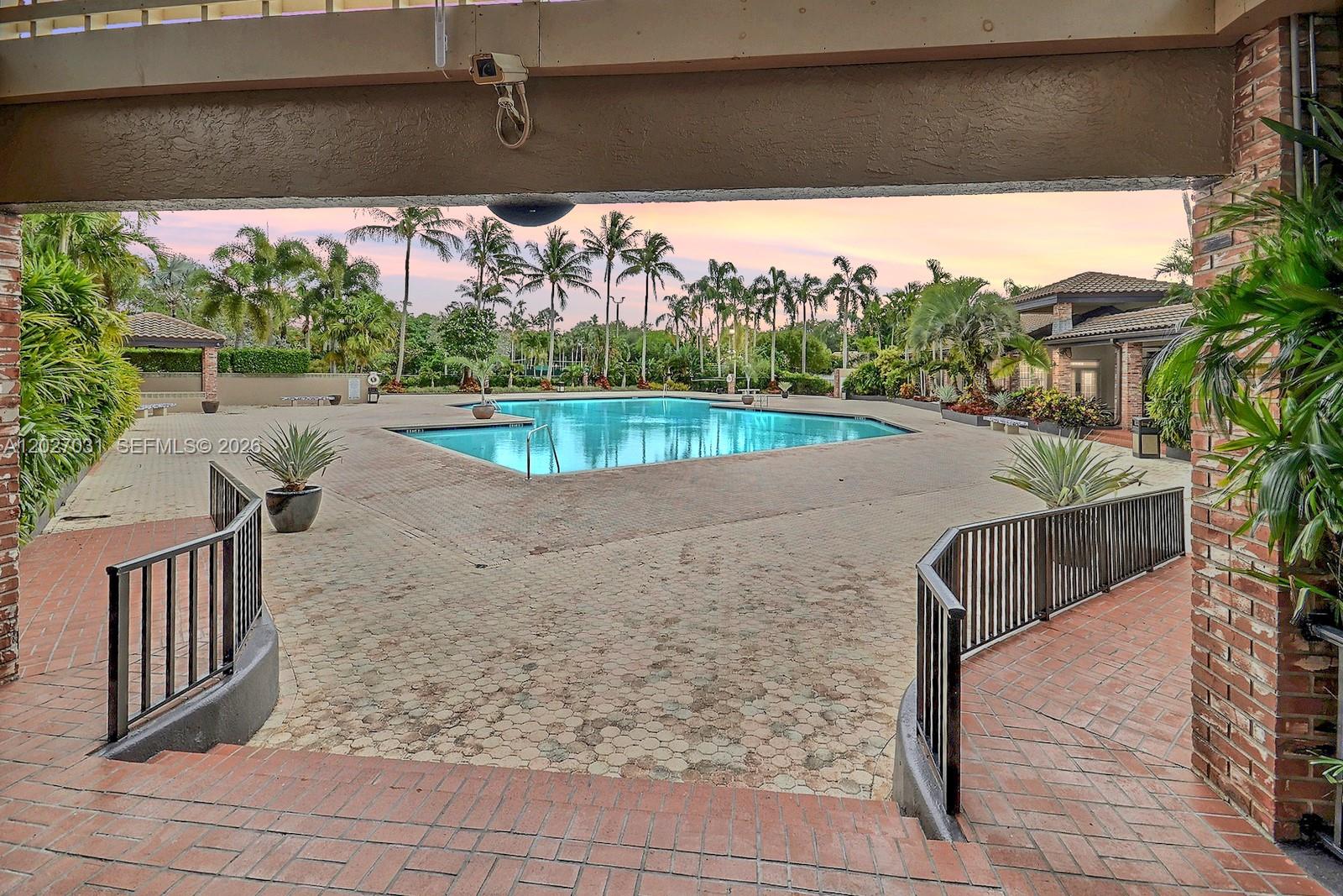EMBASSY LAKES - Residential