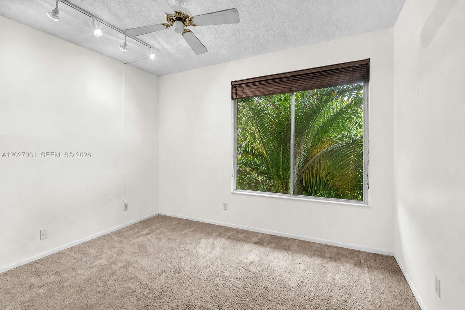 EMBASSY LAKES - Residential