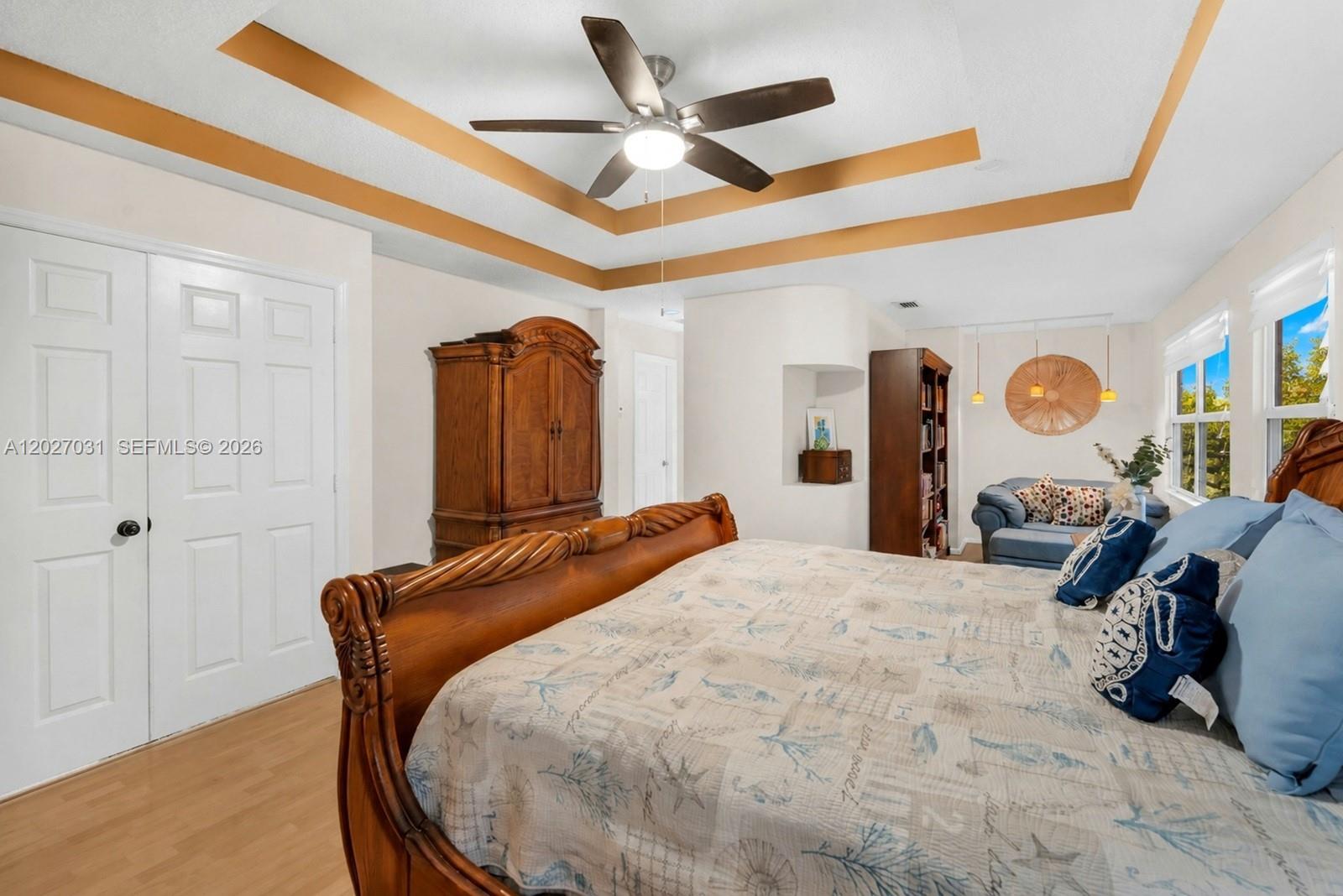 EMBASSY LAKES - Residential