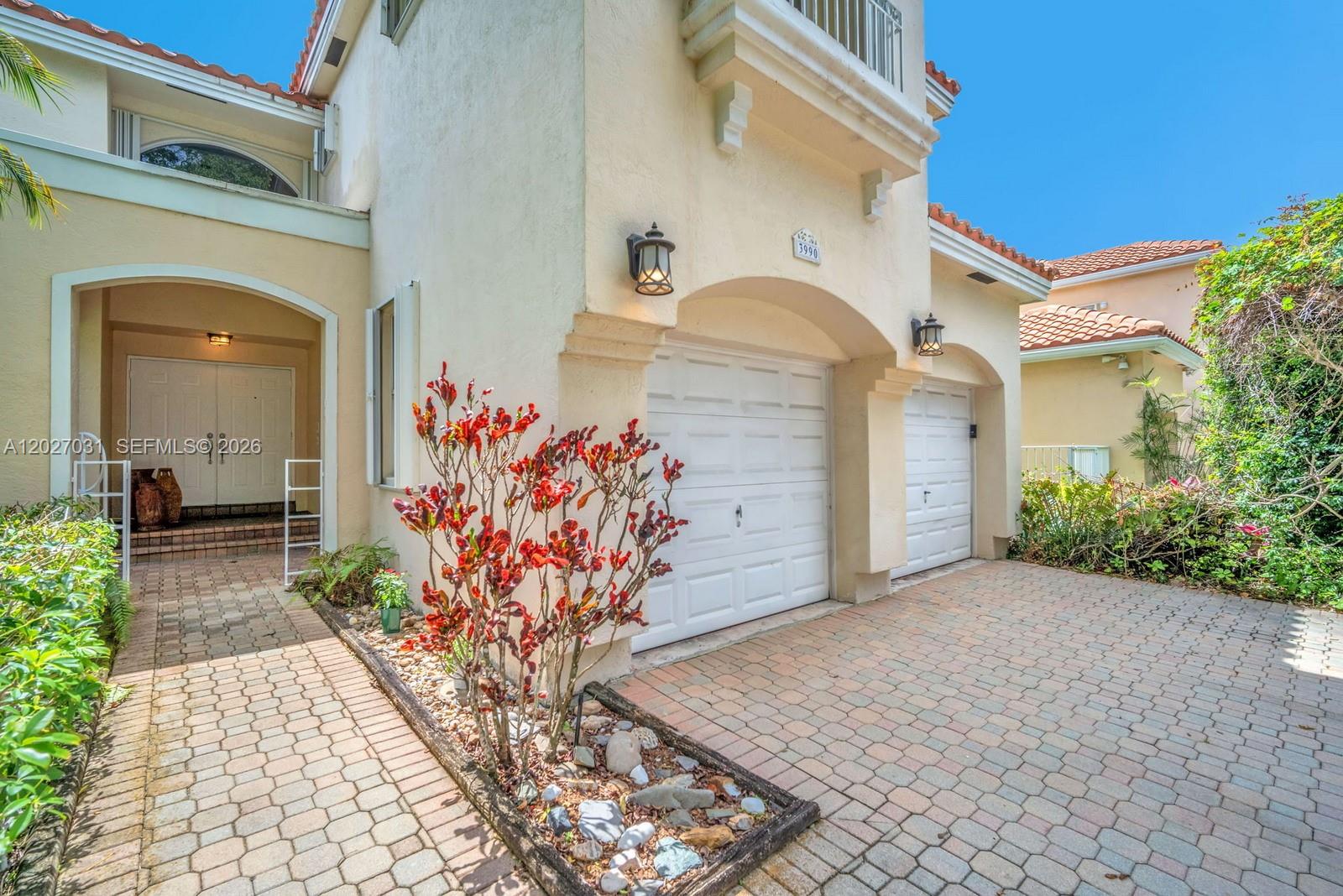 EMBASSY LAKES - Residential