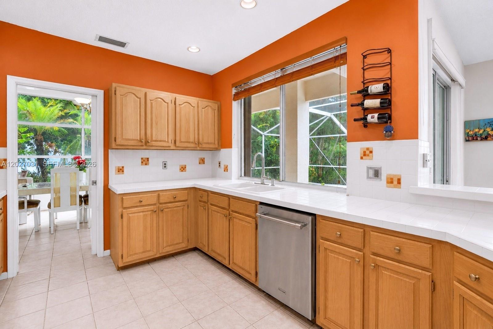 EMBASSY LAKES - Residential