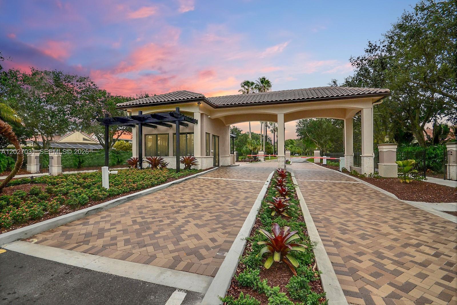EMBASSY LAKES - Residential