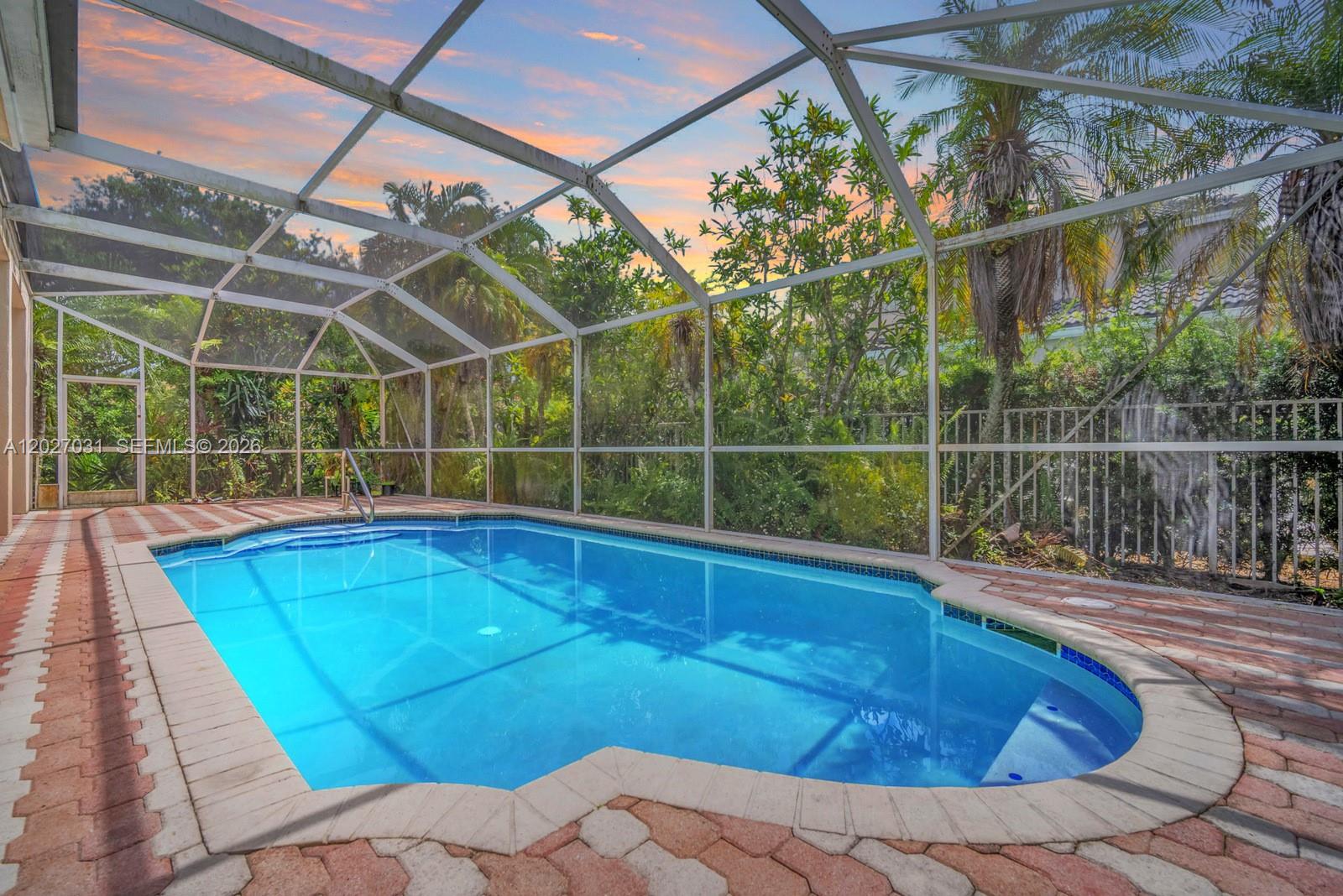EMBASSY LAKES - Residential