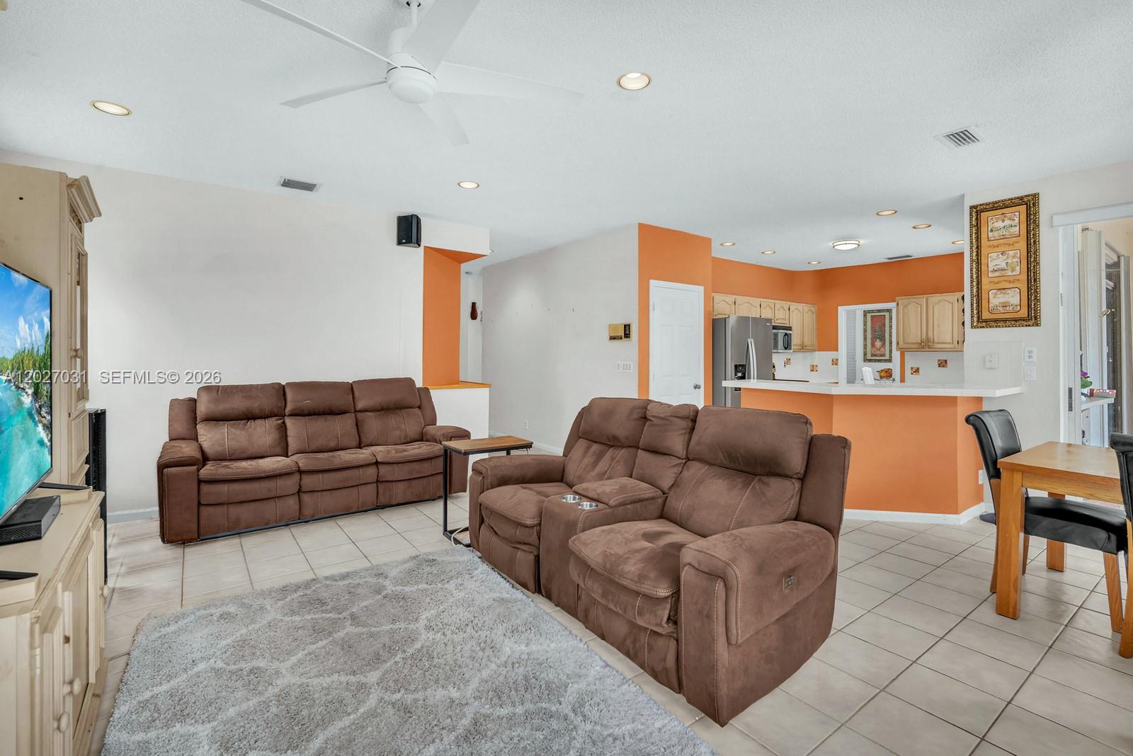 EMBASSY LAKES - Residential