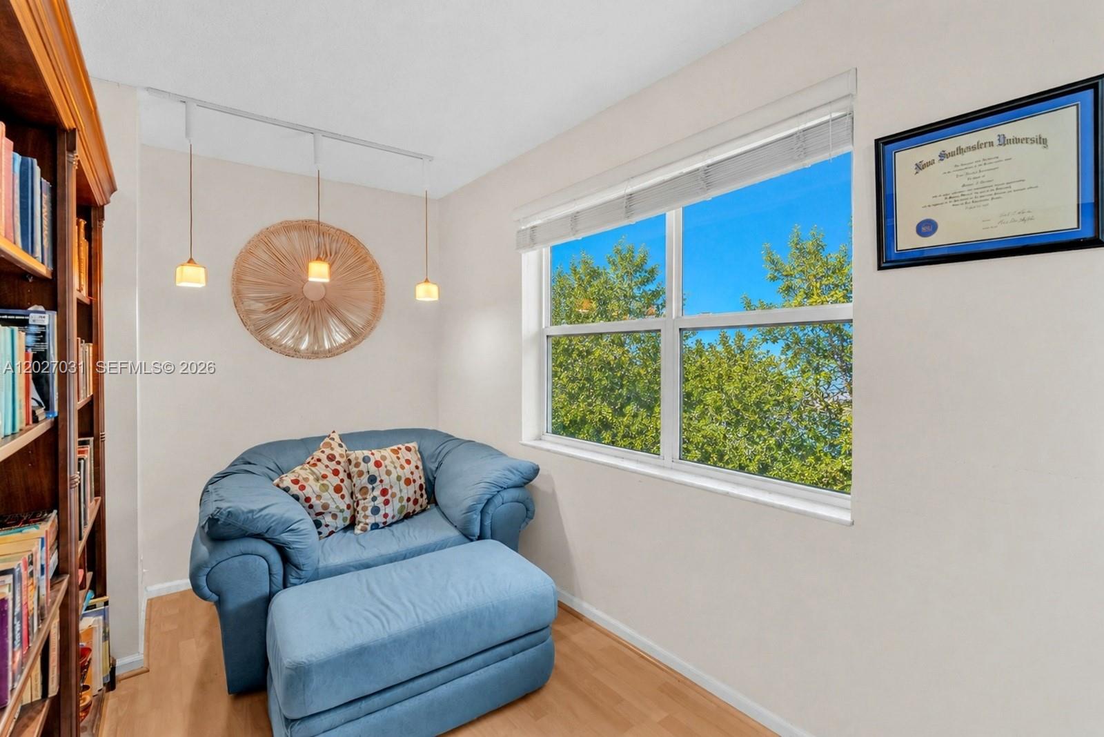 EMBASSY LAKES - Residential