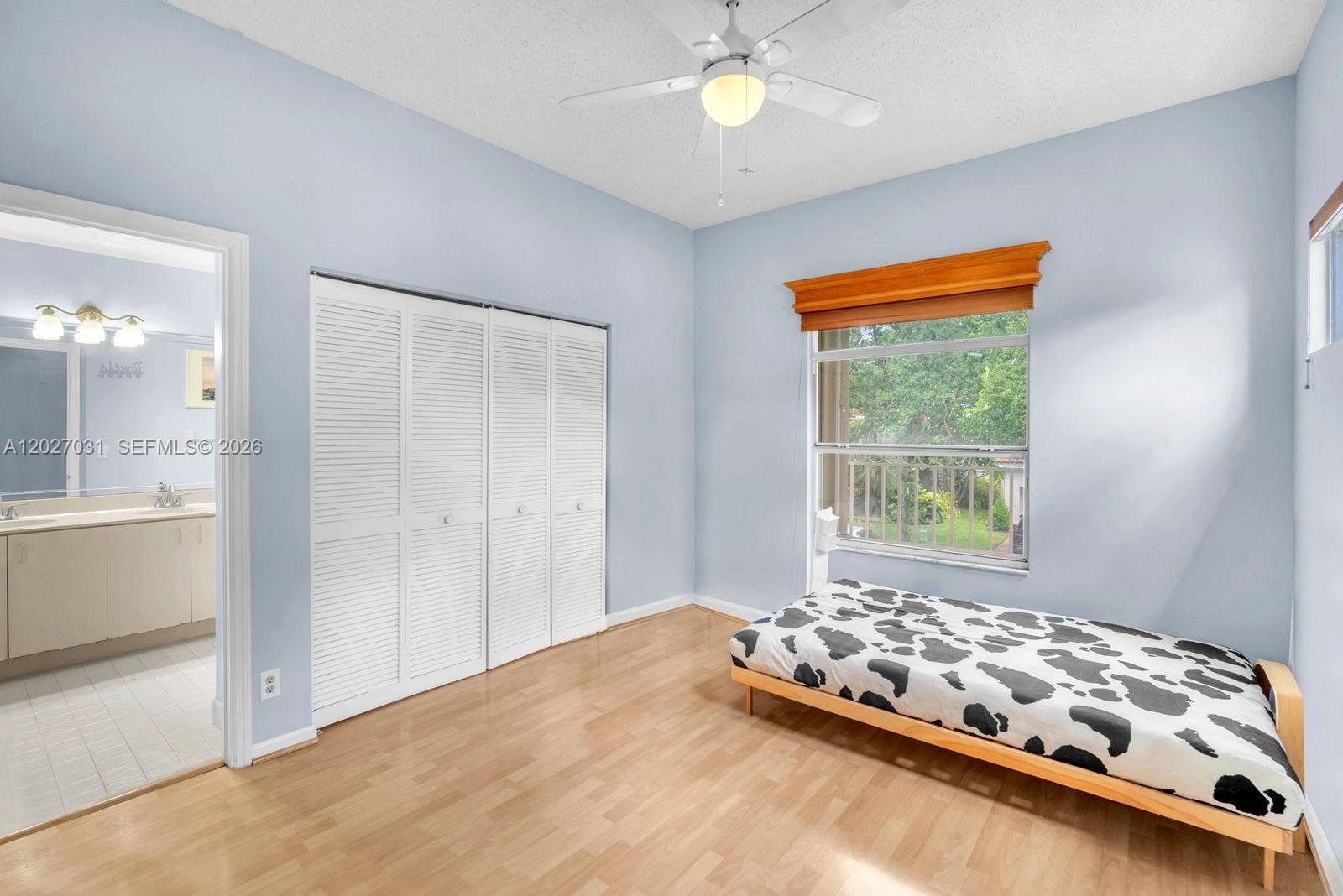 EMBASSY LAKES - Residential