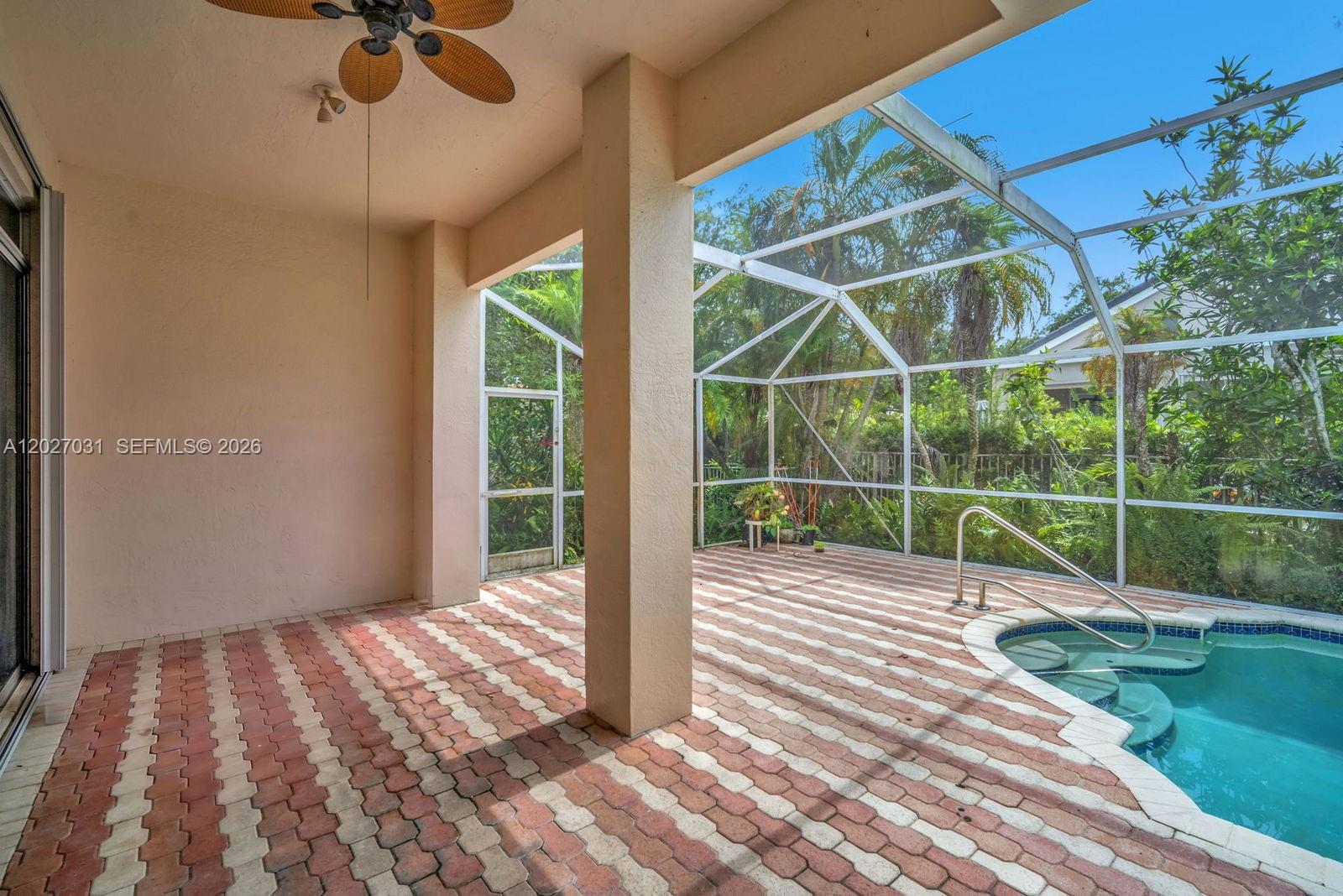 EMBASSY LAKES - Residential