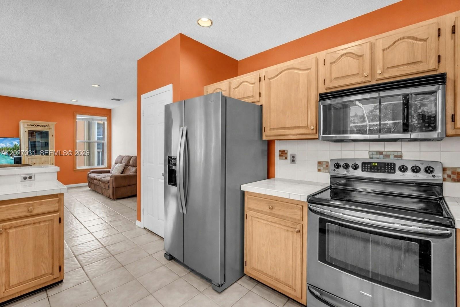 EMBASSY LAKES - Residential