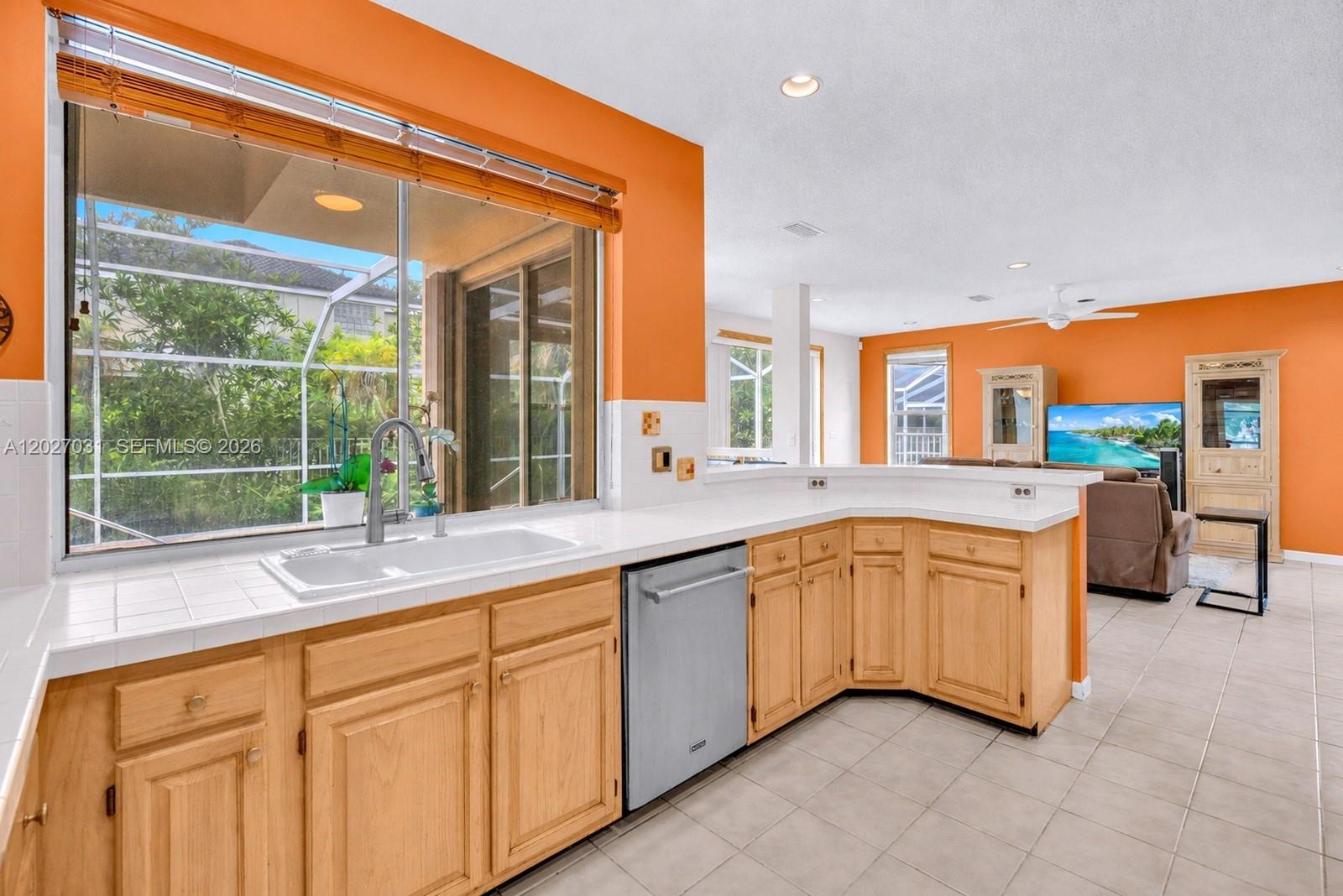 EMBASSY LAKES - Residential