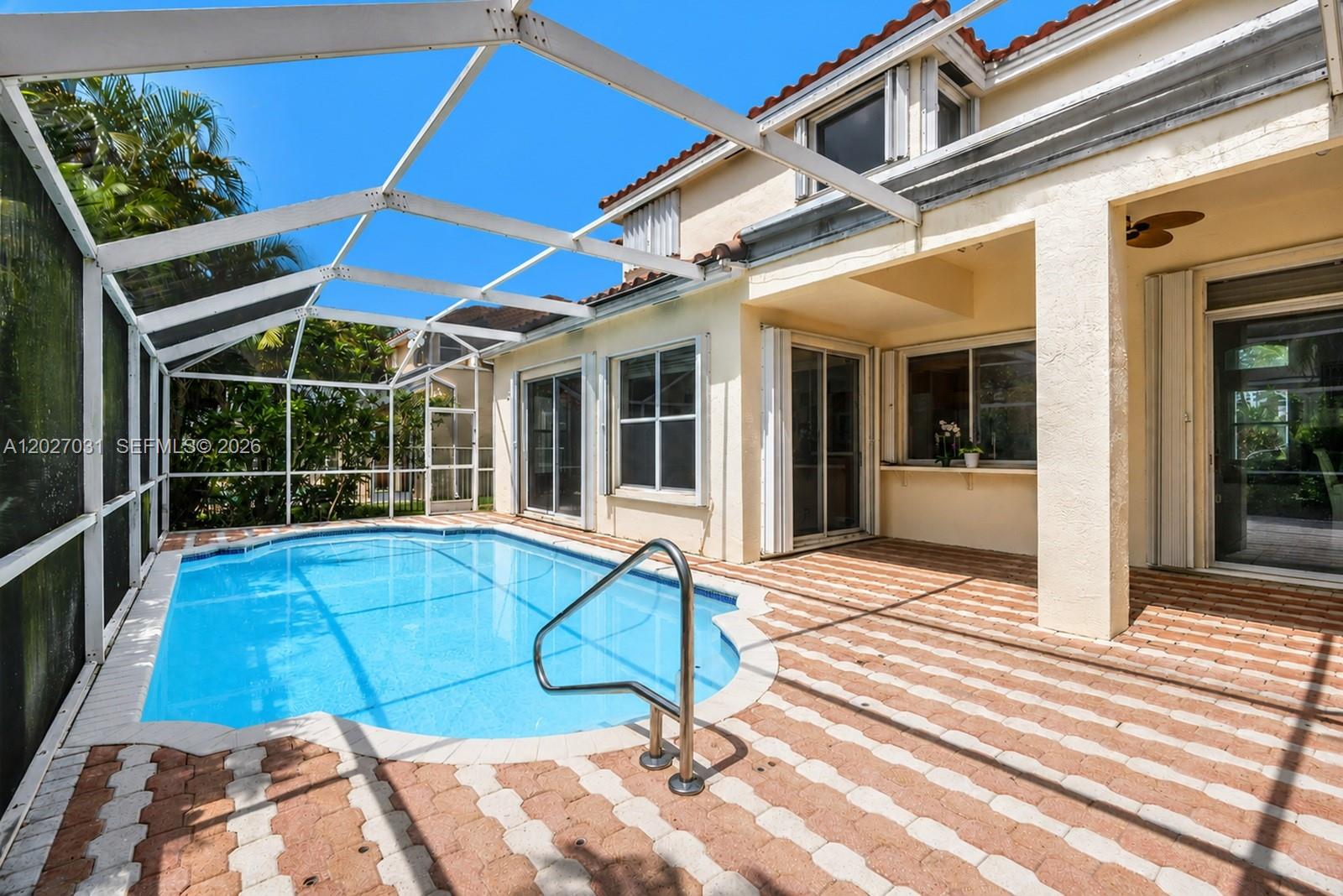 EMBASSY LAKES - Residential