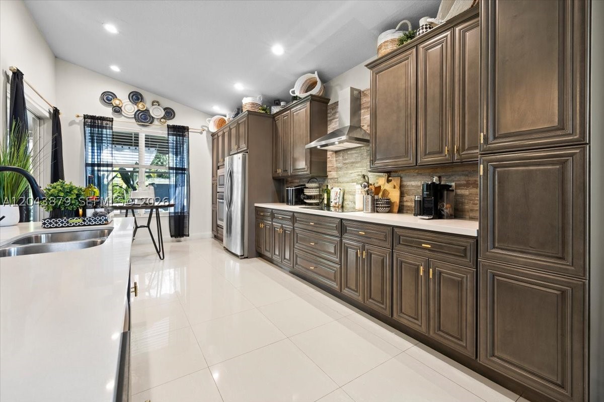 SUNSET LAKES PLAT TWO - Residential