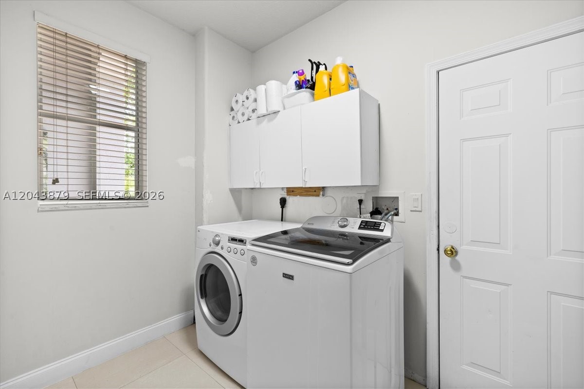 SUNSET LAKES PLAT TWO - Residential