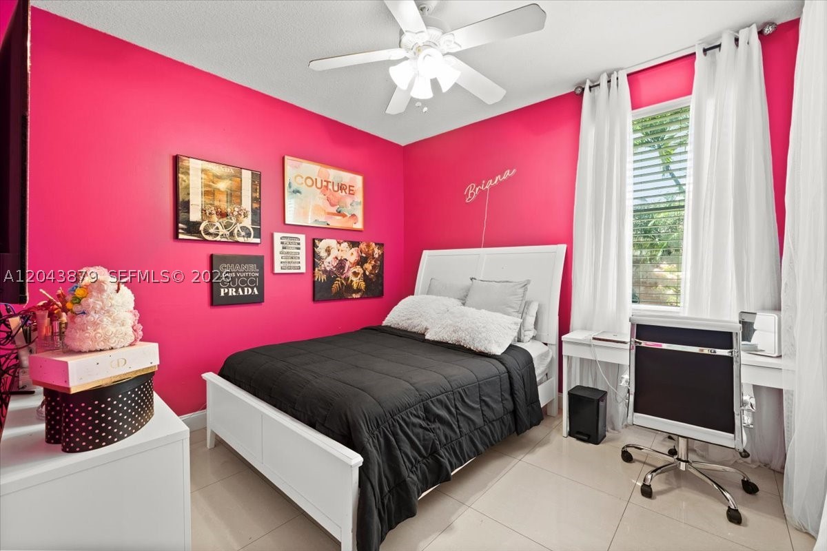 SUNSET LAKES PLAT TWO - Residential