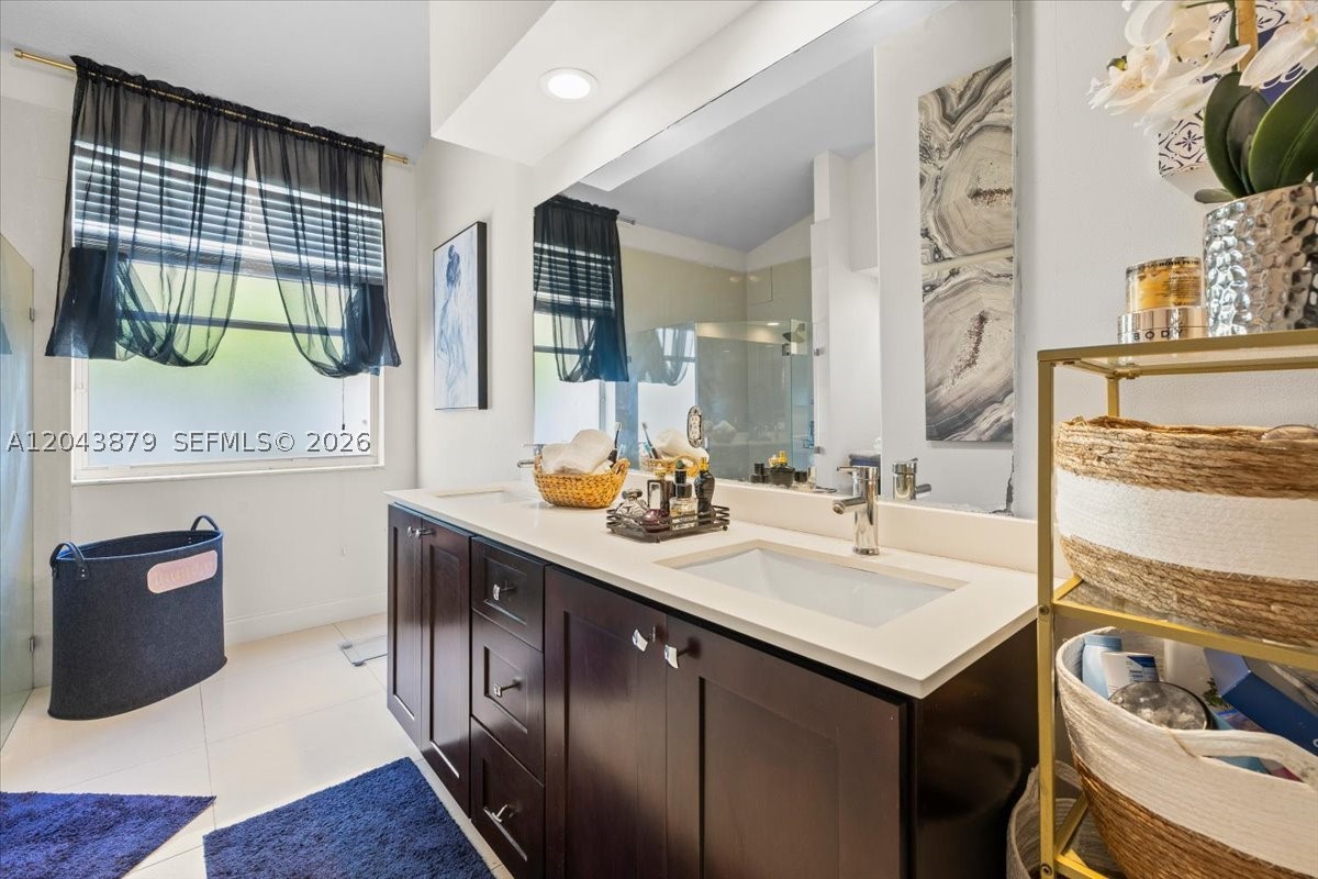 SUNSET LAKES PLAT TWO - Residential