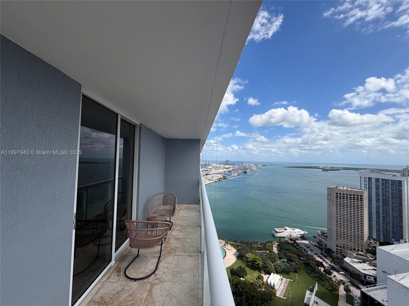 Great opportunity on the 52nd floor SW corner 2bed / 2bath unit spacious wraparound balcony with amazing Bay views to Biscayne Bay and Downtown Miami. Resort style amenities such as pool, cabanas, gym, spa, business center, 24/7 security. Pet-friendly with valet and assigned parking.