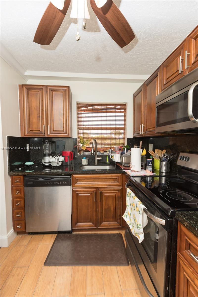 SUNRISE LAKES - Residential
