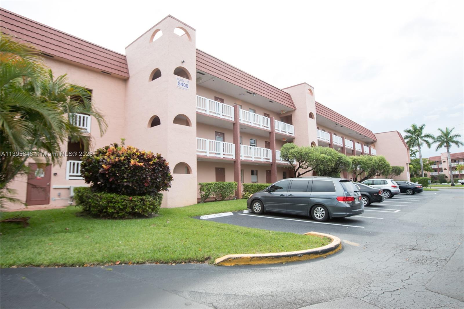 SUNRISE LAKES - Residential