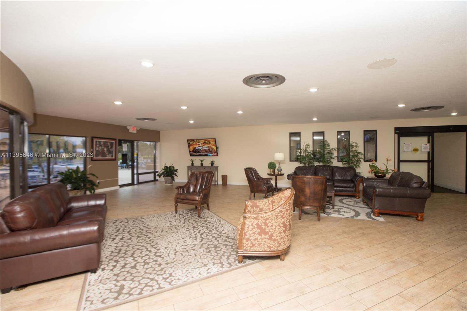 SUNRISE LAKES - Residential