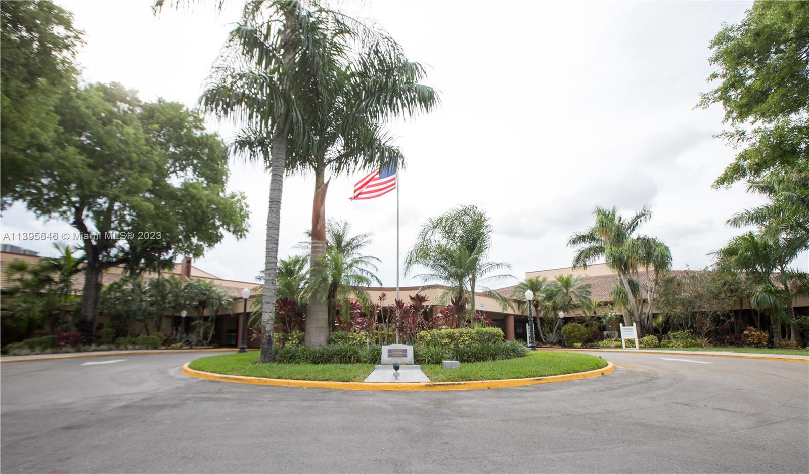 SUNRISE LAKES - Residential