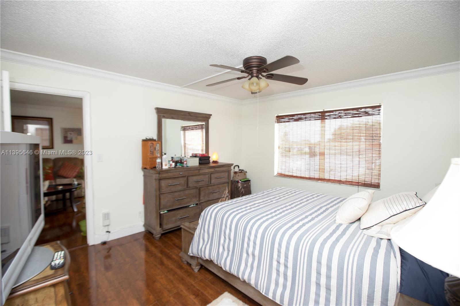 SUNRISE LAKES - Residential